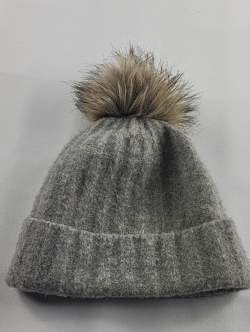 Aritzia The Group by Babaton Gray Ribbed Pom-Pom Beanie Toque Hat